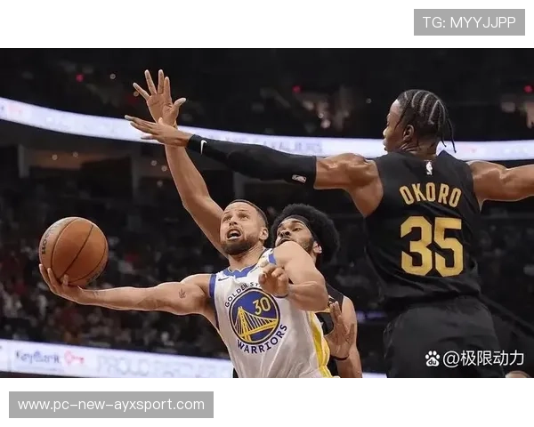 NBA骑士外线连续三分点燃比赛，激战加剧让人热血沸腾